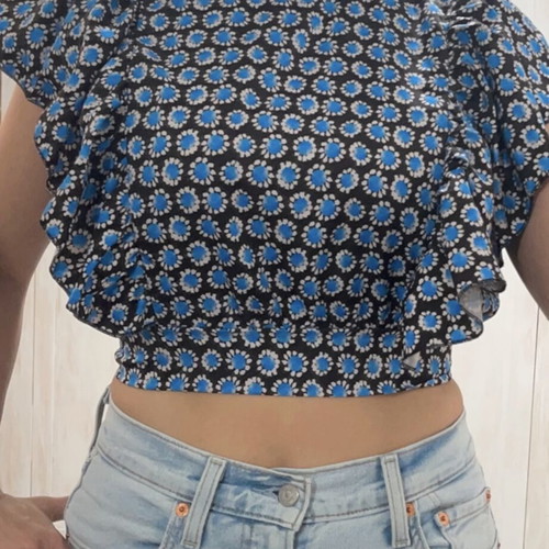 Crop blouse with open back and ruffles like new, black and blue, size M
