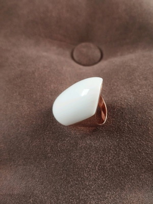 Rose gold ring with milk stone size 54 steel like new