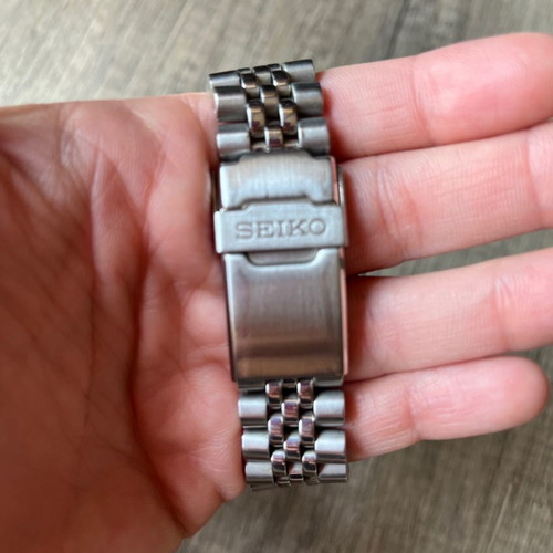 Seiko SKX007K2 used mechanical dive watch with bracelet