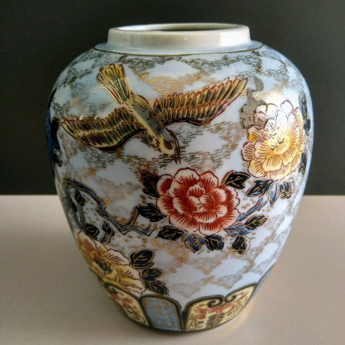 Porcelain vases used, Kutani 17 cm and Gold Peony 13 cm