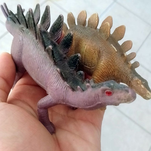 Dinosaur figure collection, pack of 18, including 2 with wheels