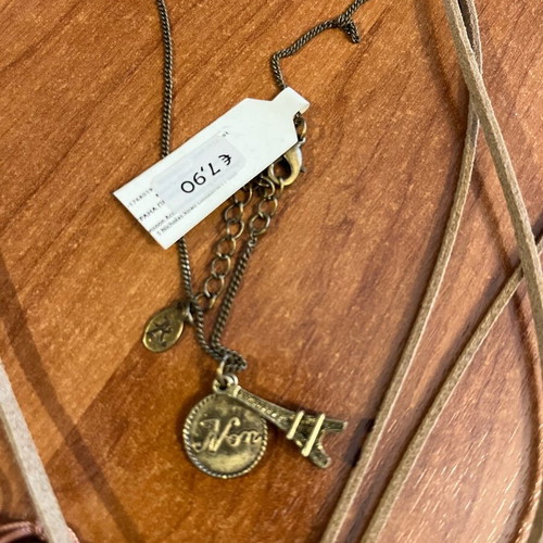Pack of 5 necklaces like new, intact