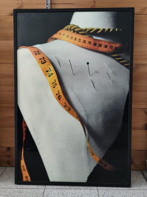 PLASTICIZED PHOTOGRAPH
