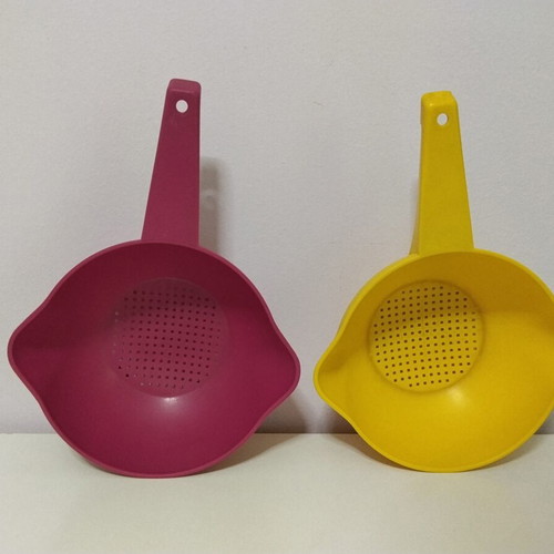 Tupperware colanders set of 2 like new, burgundy and yellow