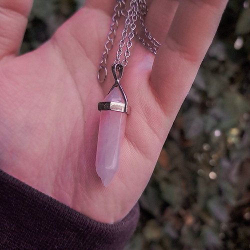 Rose quartz crystal pendant used with silver chain
