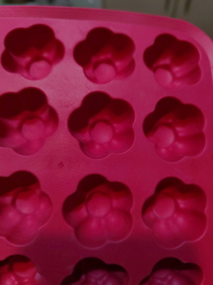 Ice cube tray pink like new