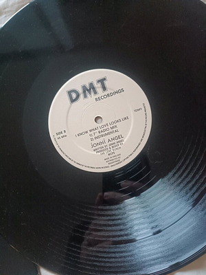 12" vinyl record like new, Jonni Angel - I Know What Love Looks Like