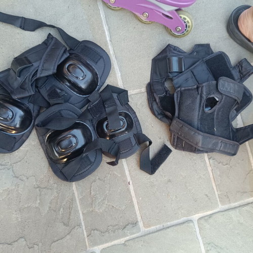 Women's rollers size 38-41 like new with helmet light and pads