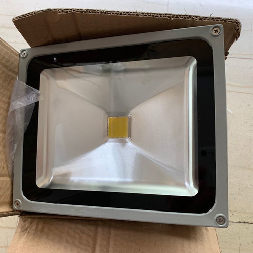 LED floodlight 30W 3000 Kelvin new