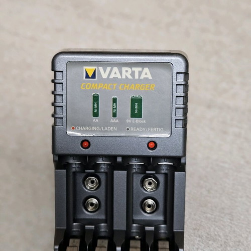 Varta rechargeable battery charger like new for AA, AAA, 9V