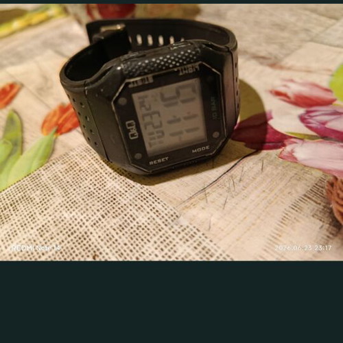 Q&Q manual wristwatch, black