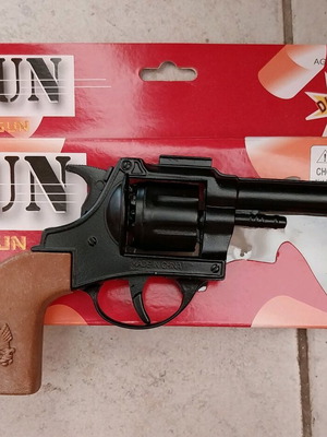 Carnival toy gun like new, unused in box