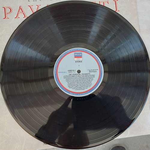 Pavarotti The Essential LP like new, classical