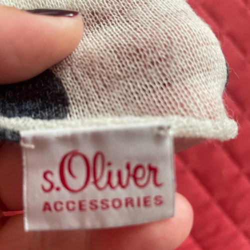 S.Oliver scarf like new, white with large gray hearts