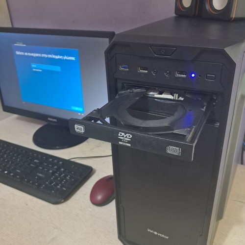 Desktop PC AMD Ryzen 3 3200G with 8GB RAM and 240GB SSD, like new