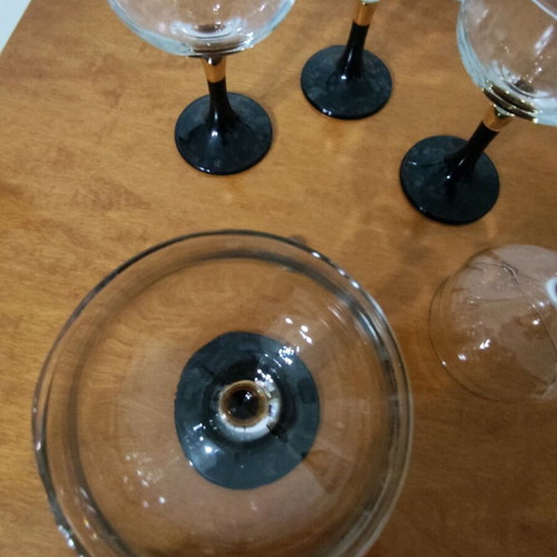 Wine and champagne glasses like new, set of 5 with black and gold