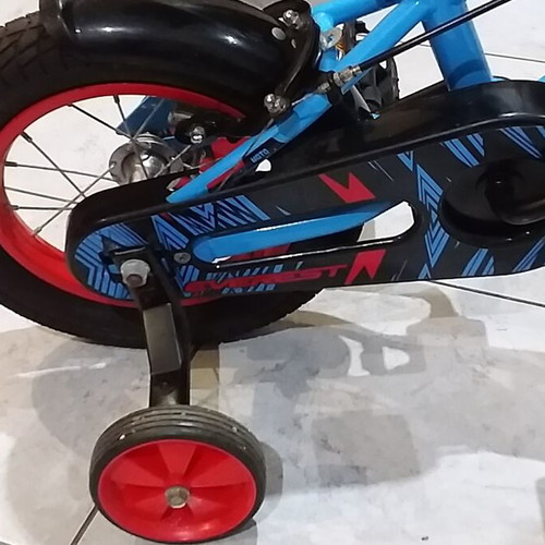 Everest 12 Kids Bicycle like new, V-Brakes, male