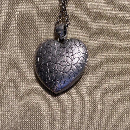 Heart pendant like new, long with chain and small pearls silver