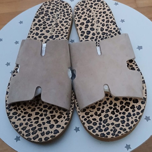Makis Kotris flat leather sandals size 38 like new, beige