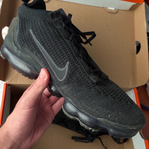 Nike Vapormax athletic shoes like new, size 44.5, black