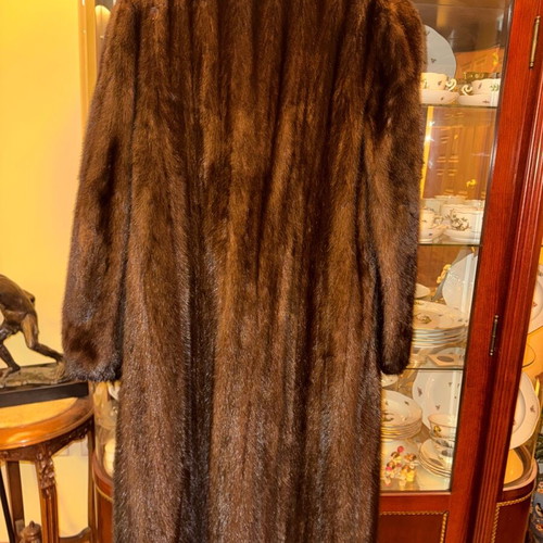Mink fur coat like new, one piece