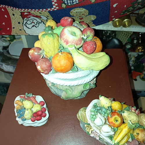 Decorative fruit set like new, porcelain or resin
