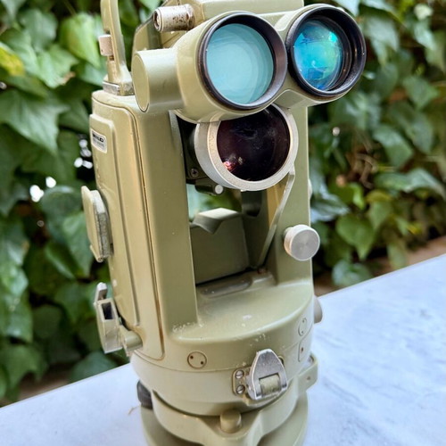 Wild T16 Theodolite used with DI4L accessory collectible