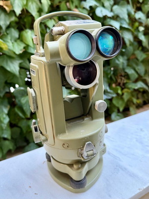 Wild T16 Theodolite used with DI4L accessory collectible