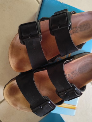 Goldstar leather sandals like new, adjustable straps, size 37, black