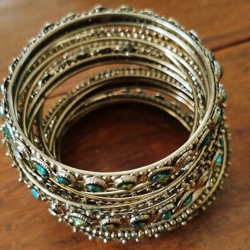Indian Choodiyan Bracelets like new, pack of 16 with Polki Kundan design