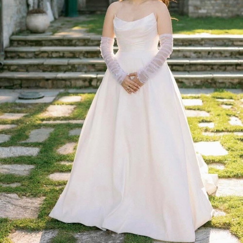 Pronovias wedding dress like new, size 42, mikado fabric, white