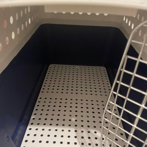 Pet carrier for cats and small dogs, like new, suitable for air travel