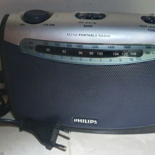 Philips radio with analog tuner and headphone jack like new