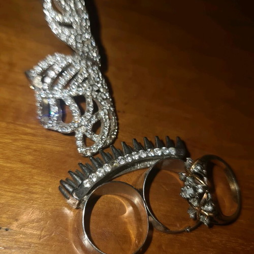 Faux Bijoux rings used, set of 4 with rhinestones