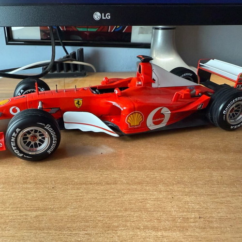 Formula 1 Ferrari F2002 M.Schumacher Hot Wheels new 1:18 model