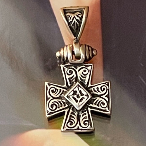 Silver cross 925, like new, weight 6.8 g