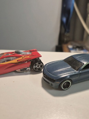 Ζευγάρι αυτοκινητάκια Hot Wheels Chevrolet Camaro & Sling Shot σαν καινούργιο