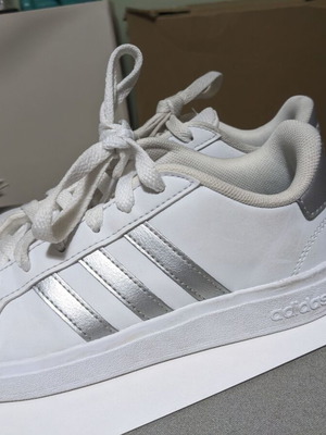 Adidas sneakers size 35 like new, white athletic shoes for girls
