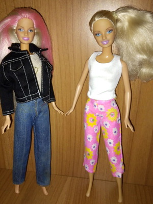 Barbie dolls used, pack of 2, early 2000s