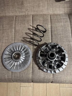 T-Max 560 2022/24 transmission parts used, variator, rollers, spring