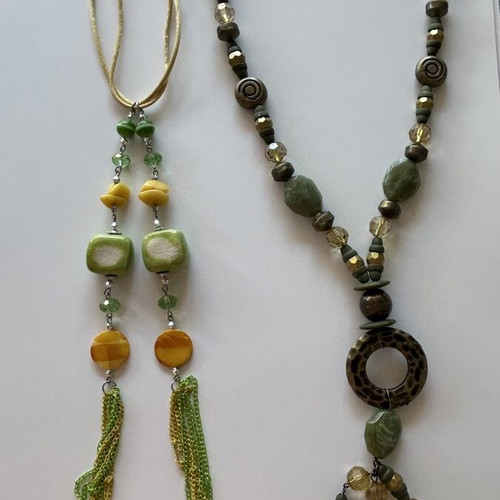 Set of 2 handmade necklaces like new, khaki and green shades