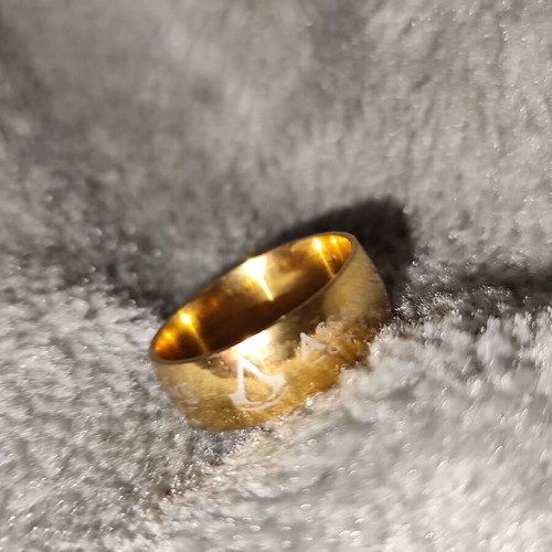 Assassin's Creed ring like new, gold color