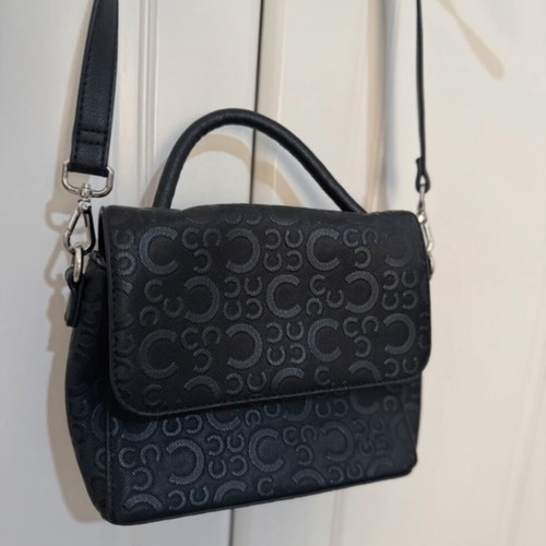 Caprisa crossbody bag like new, black