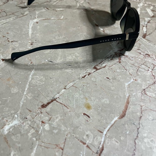 Hugo Boss sunglasses like new, black