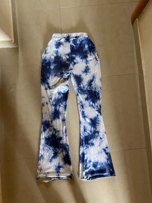 Παντελόνα καμπάνα tie dye ASOS νούμερο 32, μπλε άσπρη με μικρή φθορά