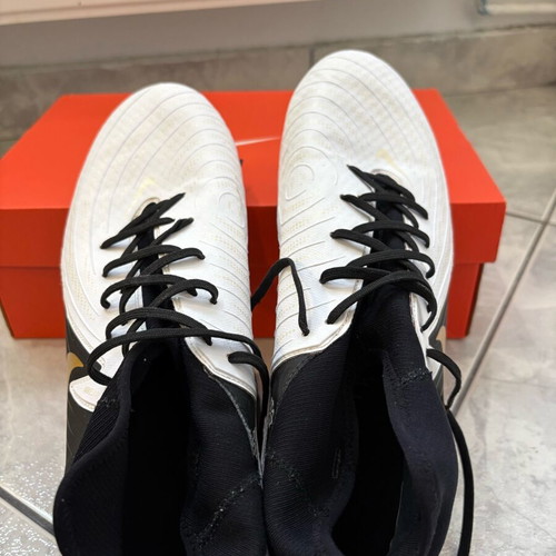 Nike football shoes like new, white and gold, size 45.5
