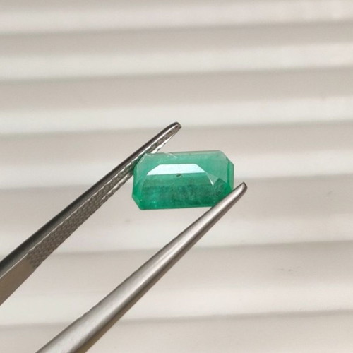 Natural Emerald 1.86 ct IGI Certified from Zambia, new