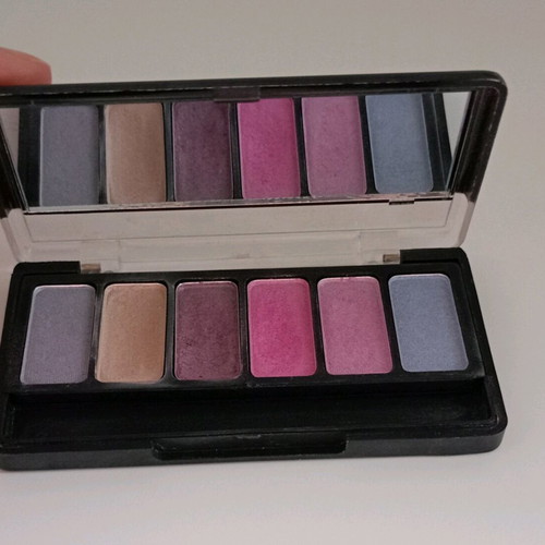 Dorothy L eyeshadows used, set of items