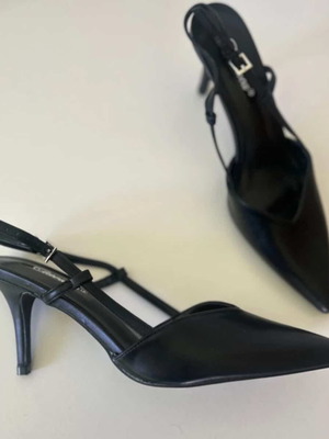 Ciaodea black pumps like new, size 40, low heel