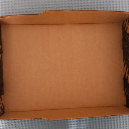 Cardboard box with lid used, dimensions 33x23x22.5 cm
